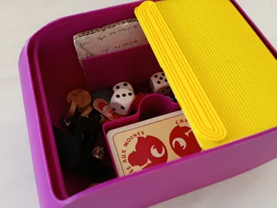 Game box with shutter