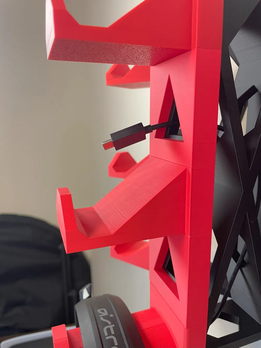 Controller and Headset Wall Mount - Free 3D Print Model - MakerWorld