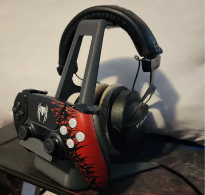 Headphone Stand with controller holder