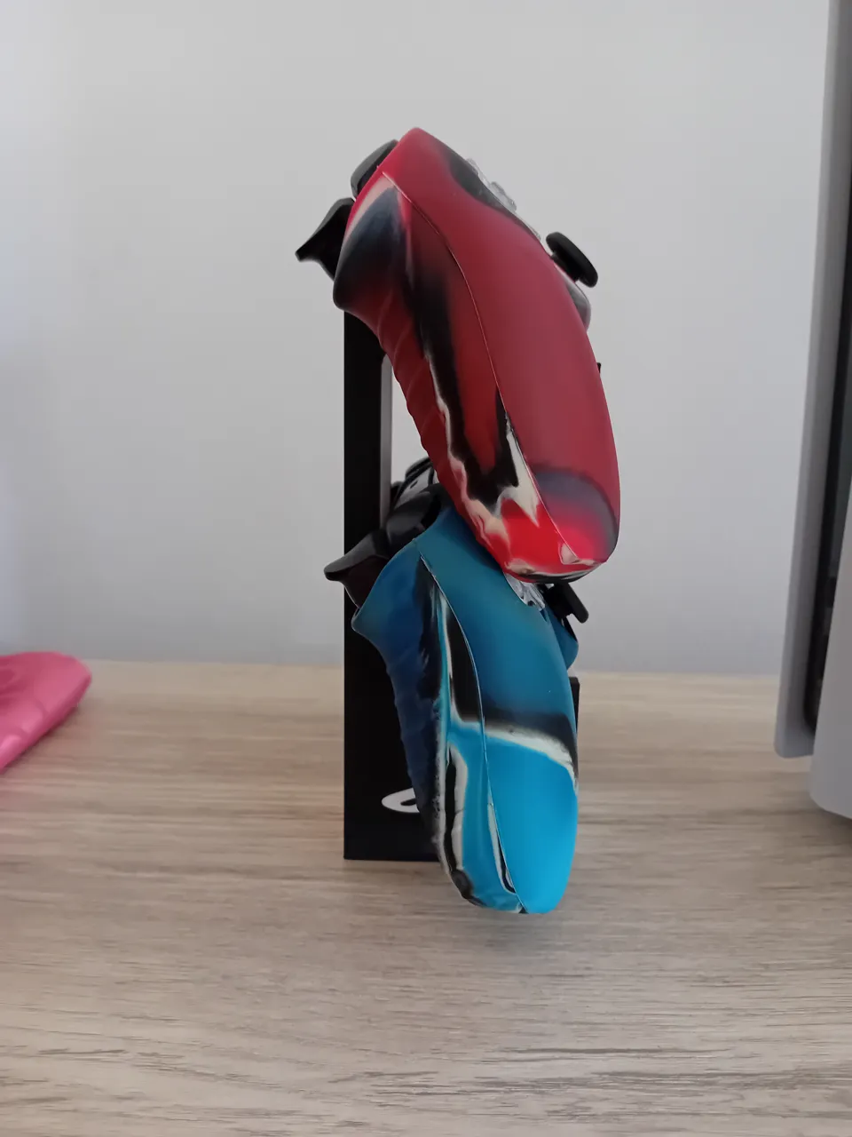 Dual PS5 controller holder view 3
