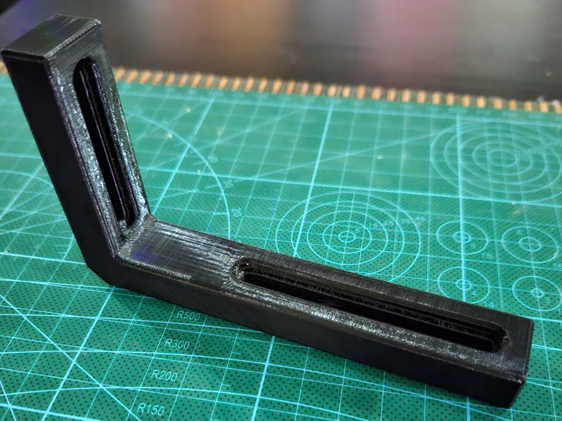 Desktop bracket