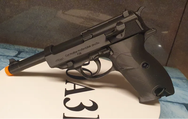 Walther P38 / P1 stehend gedruckt einteilig