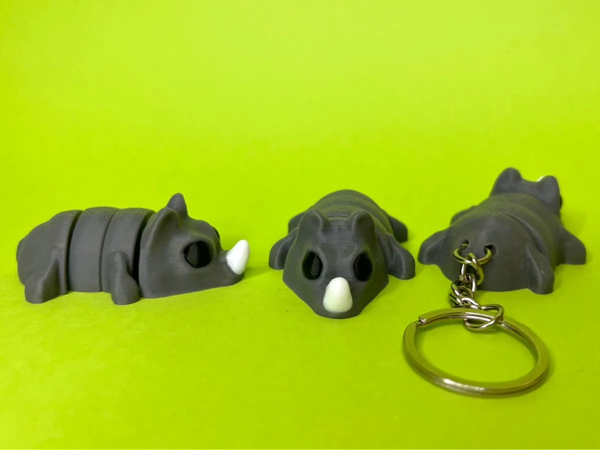 Bébé rhinocéros articulé — porte-clés