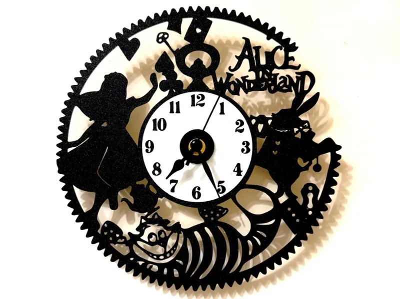 Alice in wonderland clocl