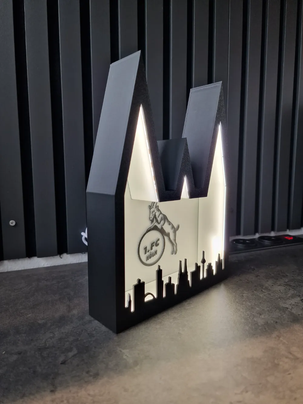 Cologne Light box by Edelassi MakerWorld
