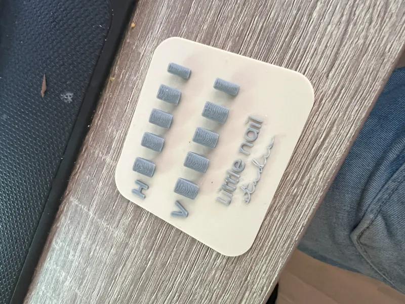 Press on nails holder
