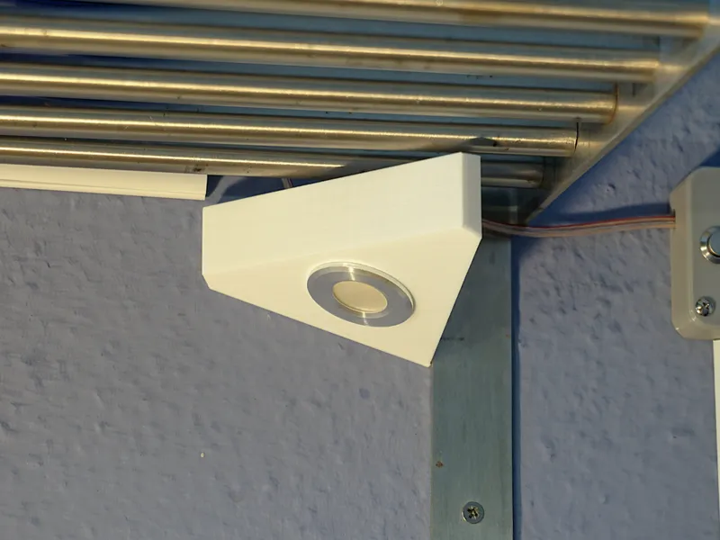 Spotlight wall mount