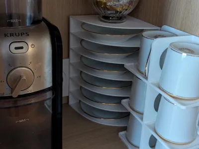 Small shelf for coffee saucer