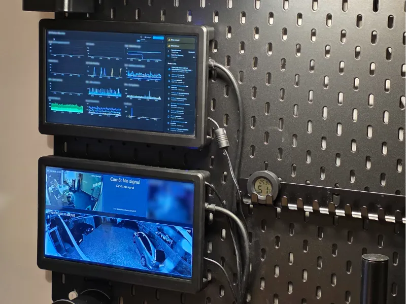 Skadis VESA75 and VESA100 Monitor Mount