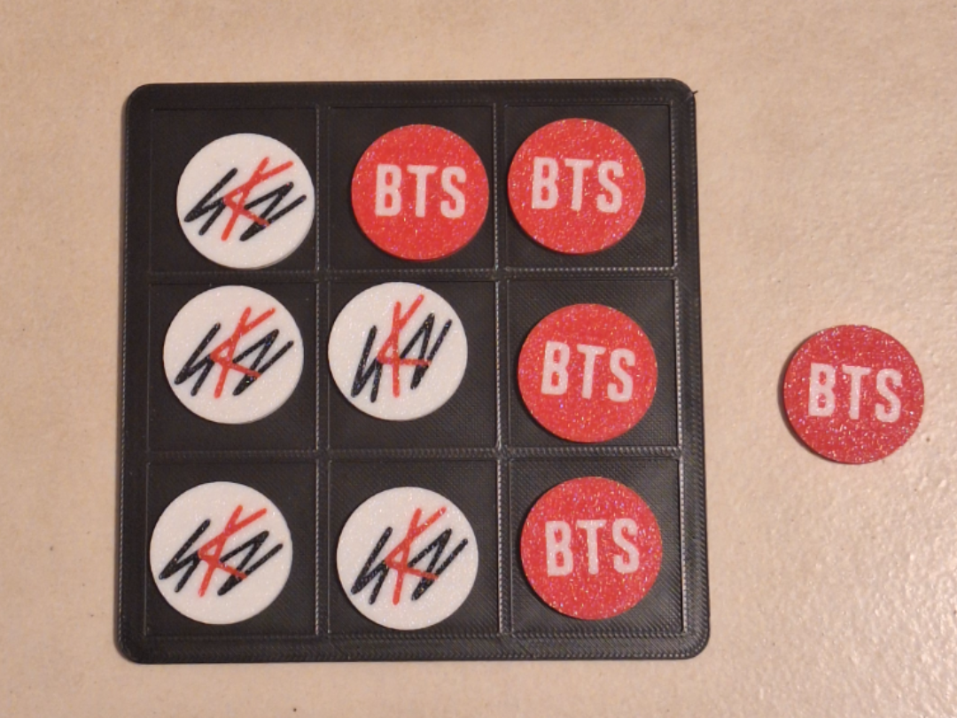 Tris, gioco da tavolo,  BTS vs Stray kids