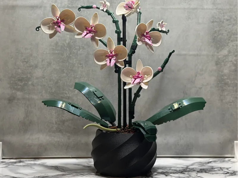pot/vase for brick flower