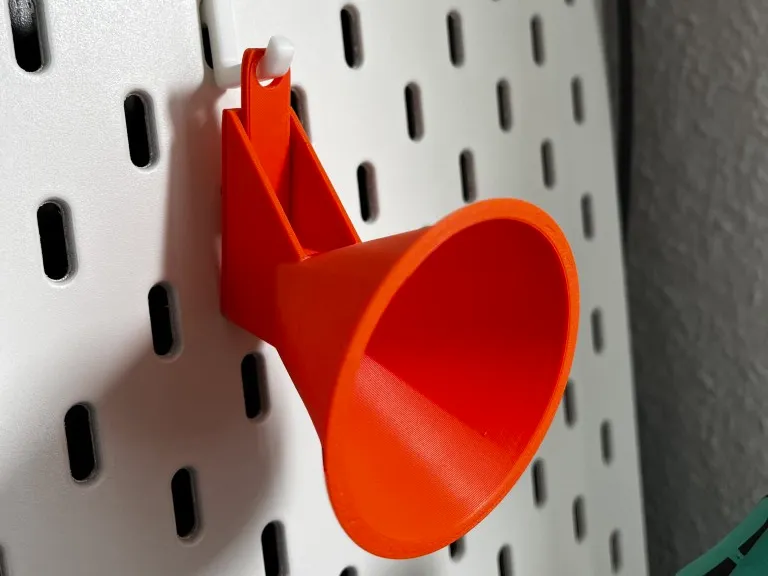 Hanger attachment for funnel (for e.g. Skadis)