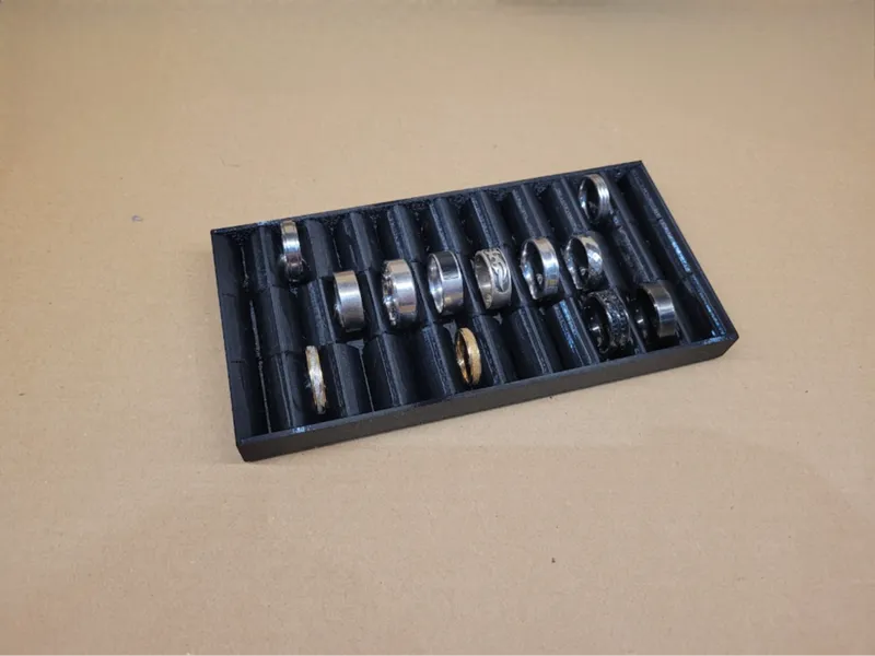 The Ring Display – 30 Slot Organizer