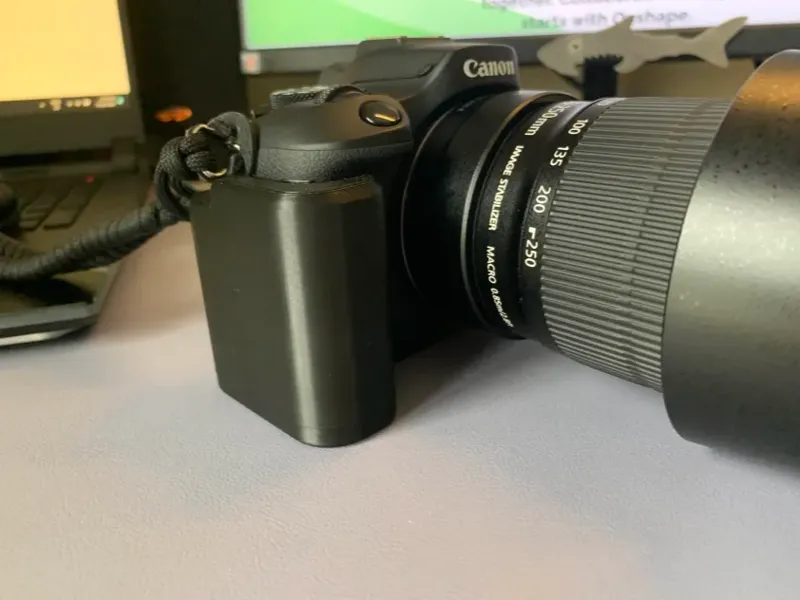 Canon R50 or R100 Grip Extender