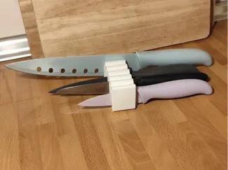 Curvy knife holder