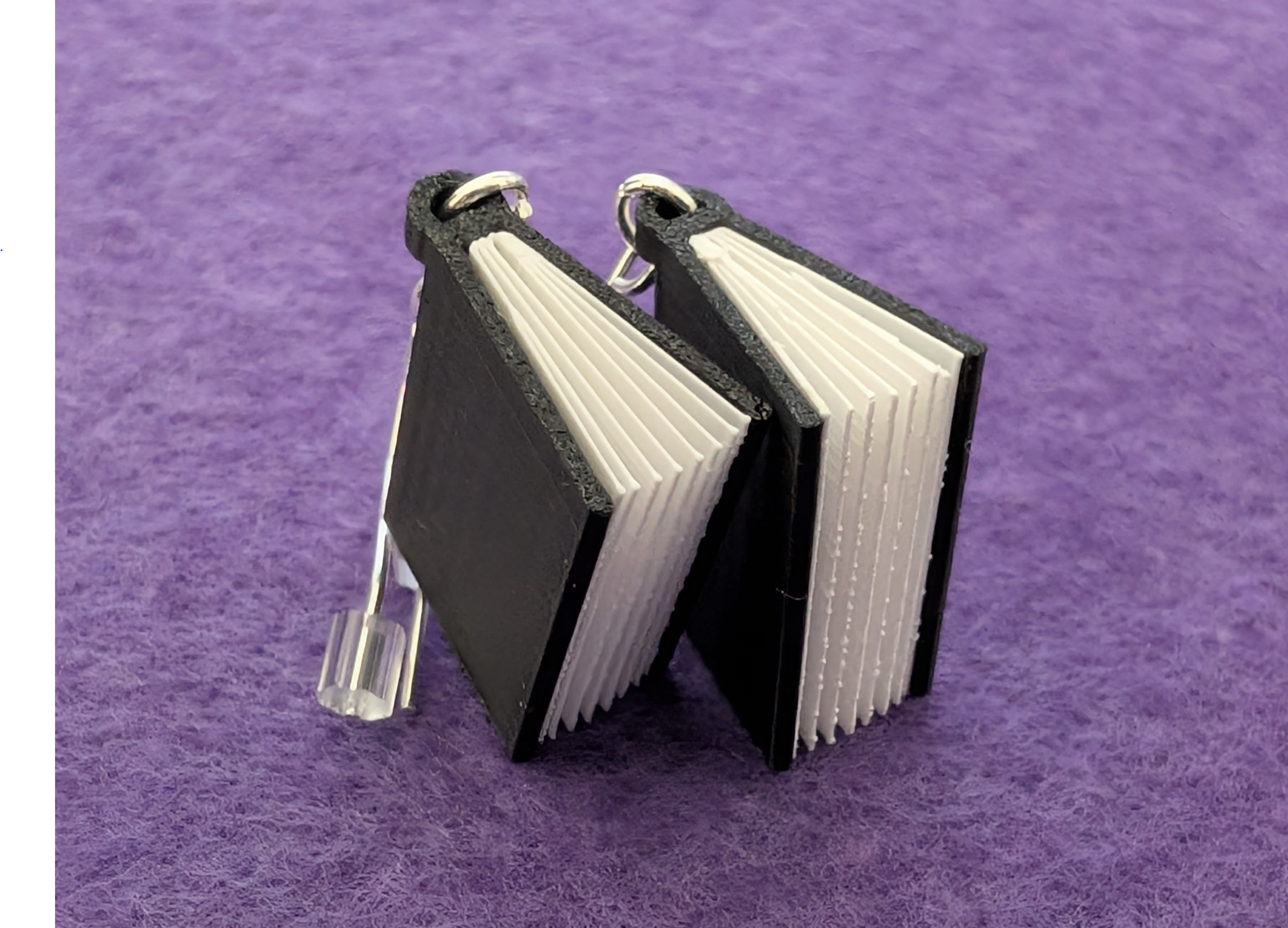 Miniatura 3 do modelo 3D Book Earrings