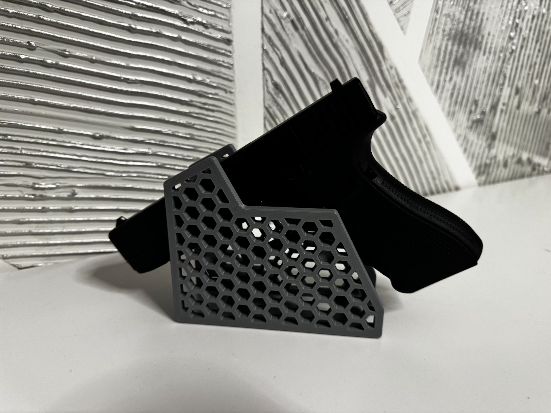 HexaHold – Modular & Expandable Pistol Rack