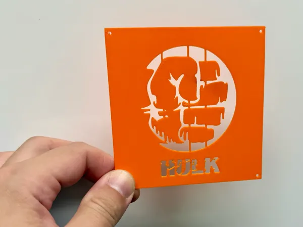 Pochoir poing de Hulk