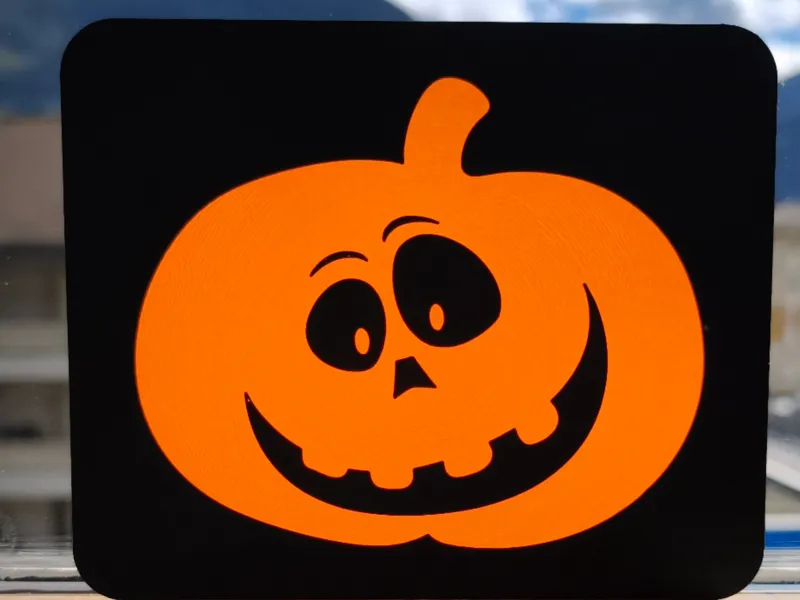 Citrouille d'Alloween semi-transparente 