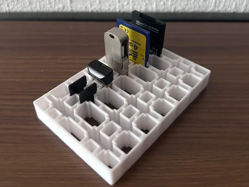 Kompakte All-in-One SD-Karten & USB-Halterung
