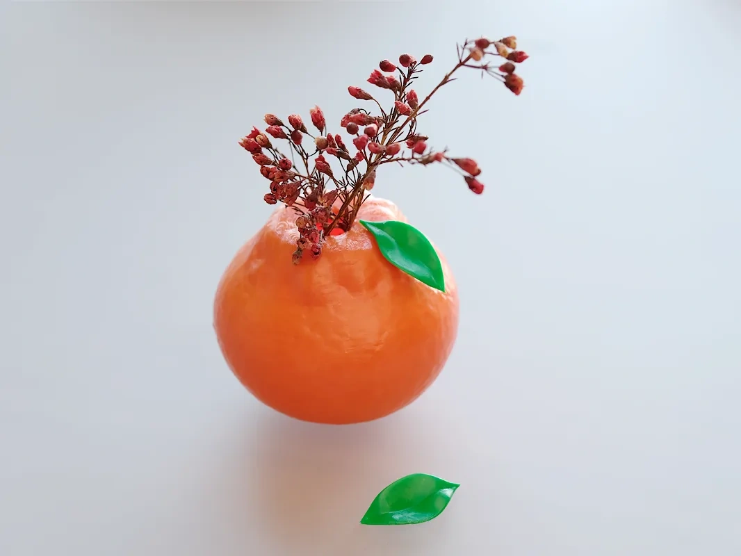 Miniatura 1 do modelo 3D 橘子花瓶、磁吸曲别针收纳盒