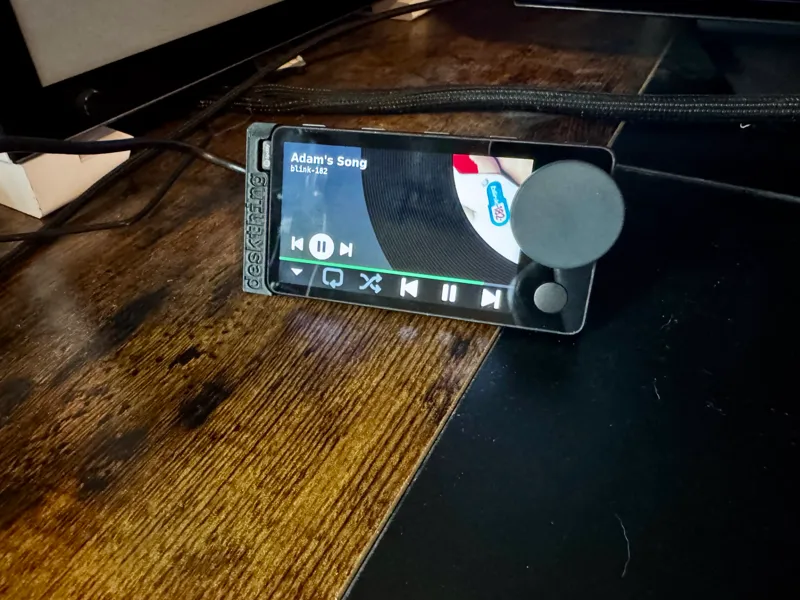 DeskThing Stand