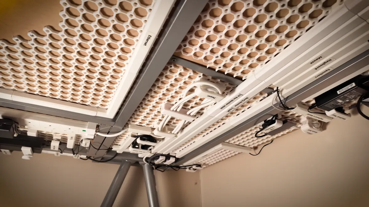 Sistema de gestión de cables de ropa interior para oficina en casa impreso en 3D BlackjackDuck