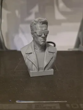 Figura decorativa: T-800 Cyberdyne Systems Model 101 – Bust Statue — vista de referencia 3