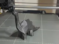 Jouet dinosaure stylisé low poly — photo 1