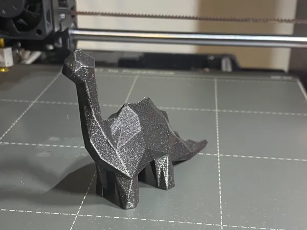 Jouet dinosaure stylisé low poly