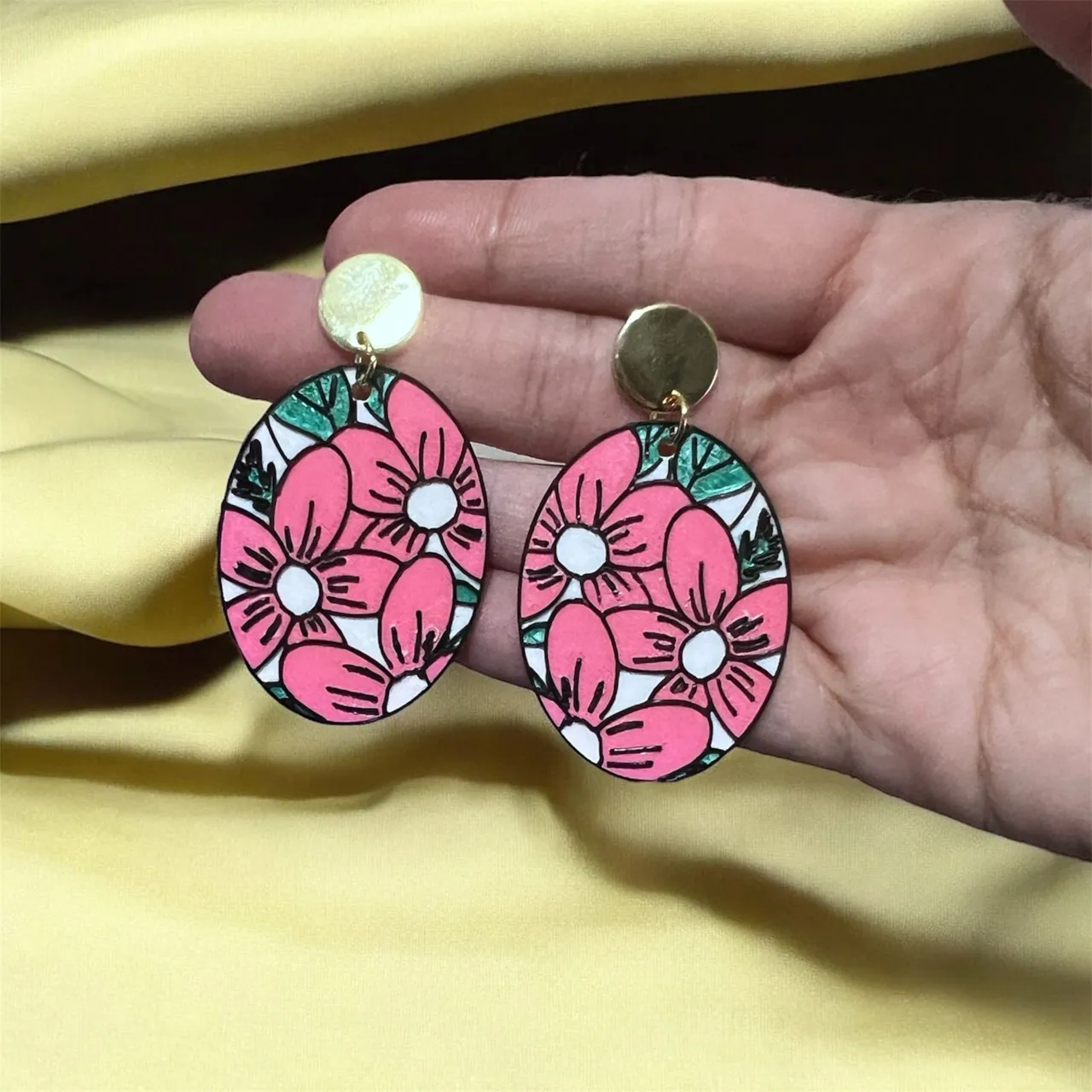 Pendientes redondos con flores view 2