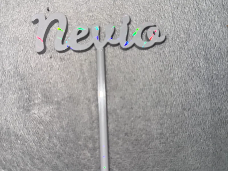 Personalisierter Namensstecker "Nevio" 