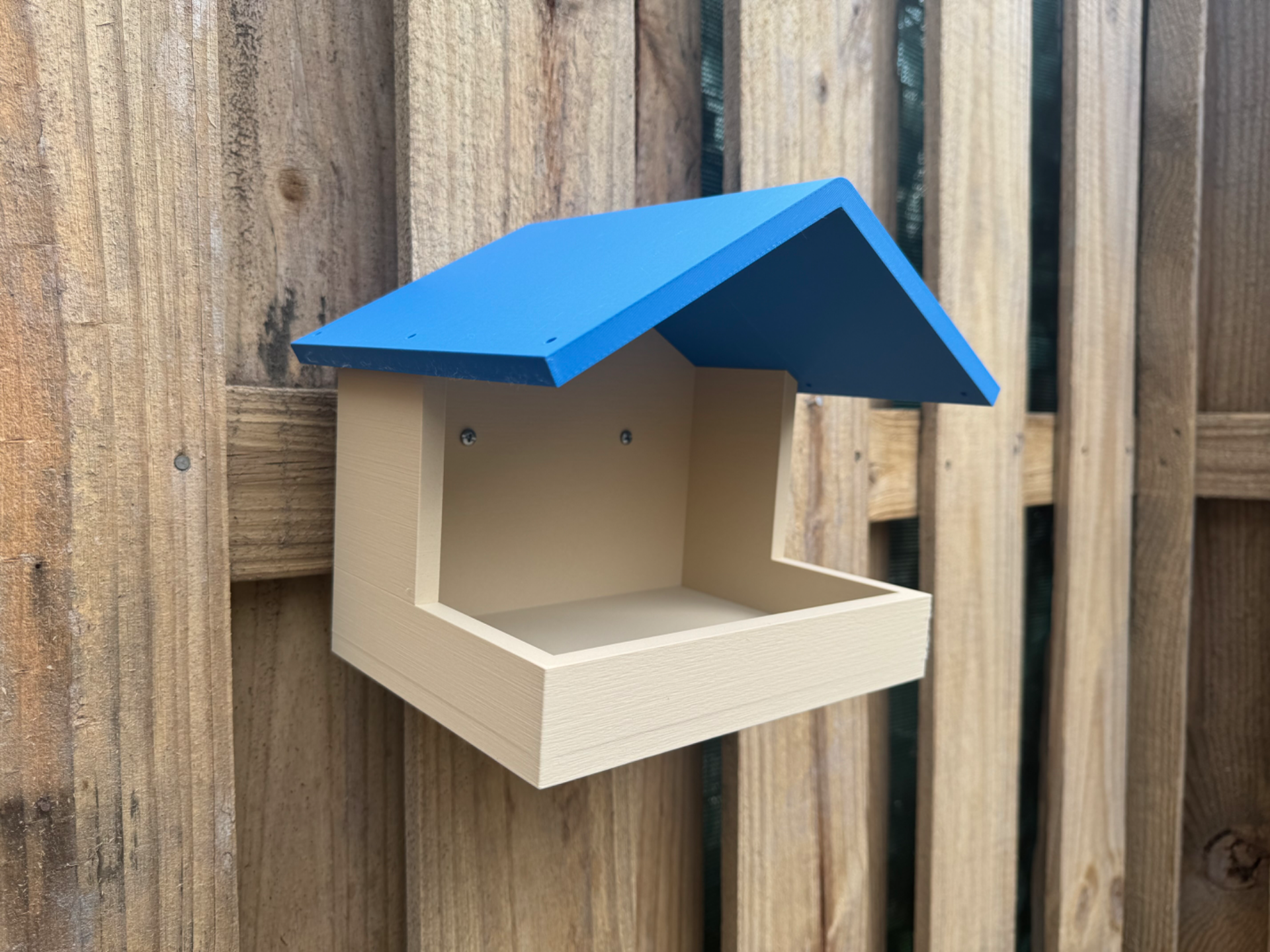 Bluebird Feeder –Tray with Roof & Wood Texture