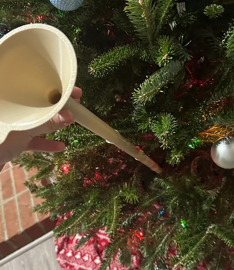 Christmas Tree Watering Tube Assistant
