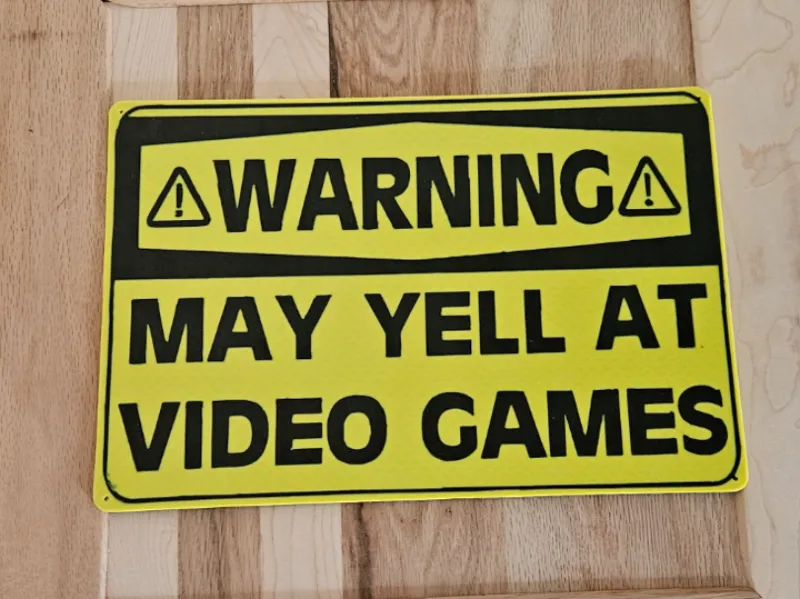 Warning yells at video games sign