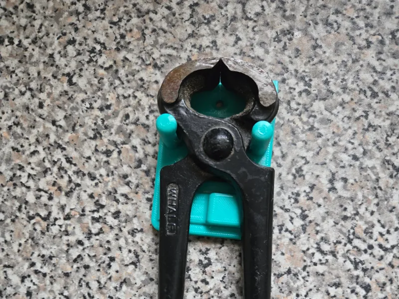 Holder for carpenters Pincers