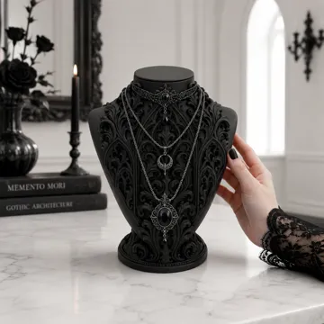 Dije o accesorio de collar: Goth Baroque Necklace Display Bust — vista de referencia 3