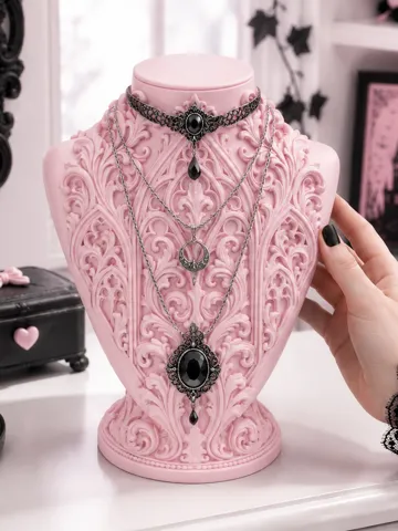 Dije o accesorio de collar: Goth Baroque Necklace Display Bust — vista de referencia 2