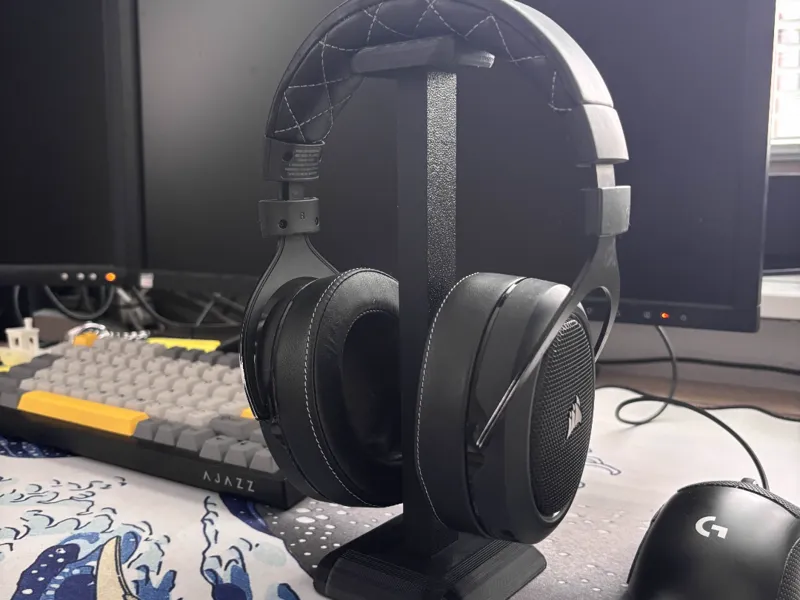 Headphone stand