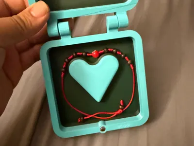 Bracelet holder with magnets