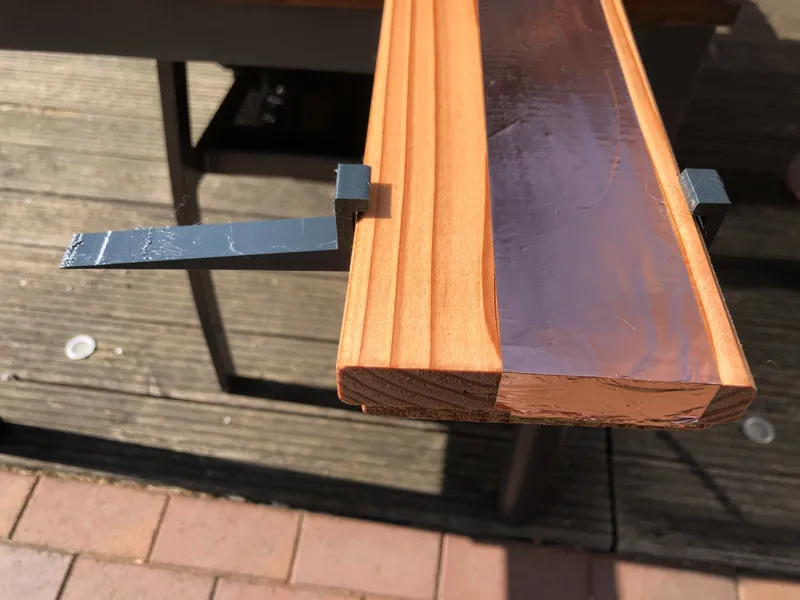 Halter für Schneckenschutzzaun