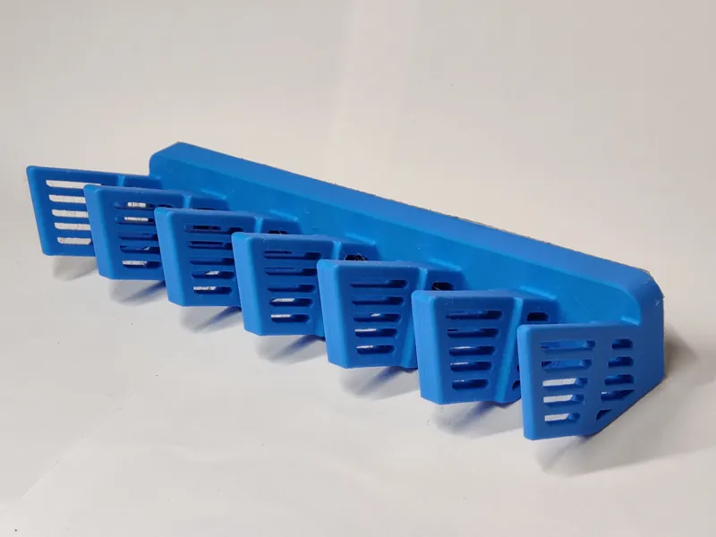 Hanger for 6x AK 47 magazines.