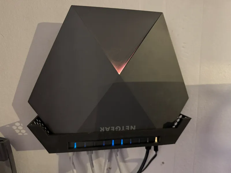 Wall mount for Netgear Nighthawk SX10 (GS810EMX)
