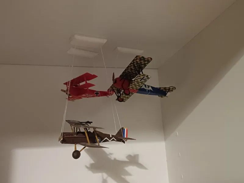 Easy to install model airplane ceiling hanger