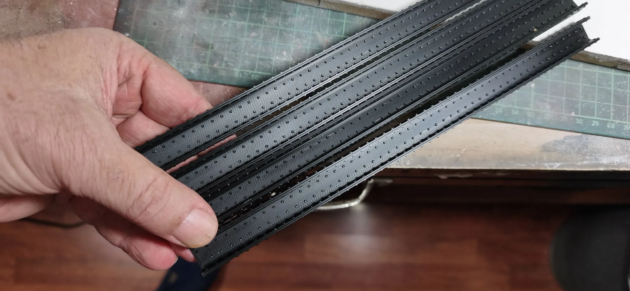 Metallic Plate Riveted 250 mm old riveted beam - Free 3D Print Model - MakerWorld