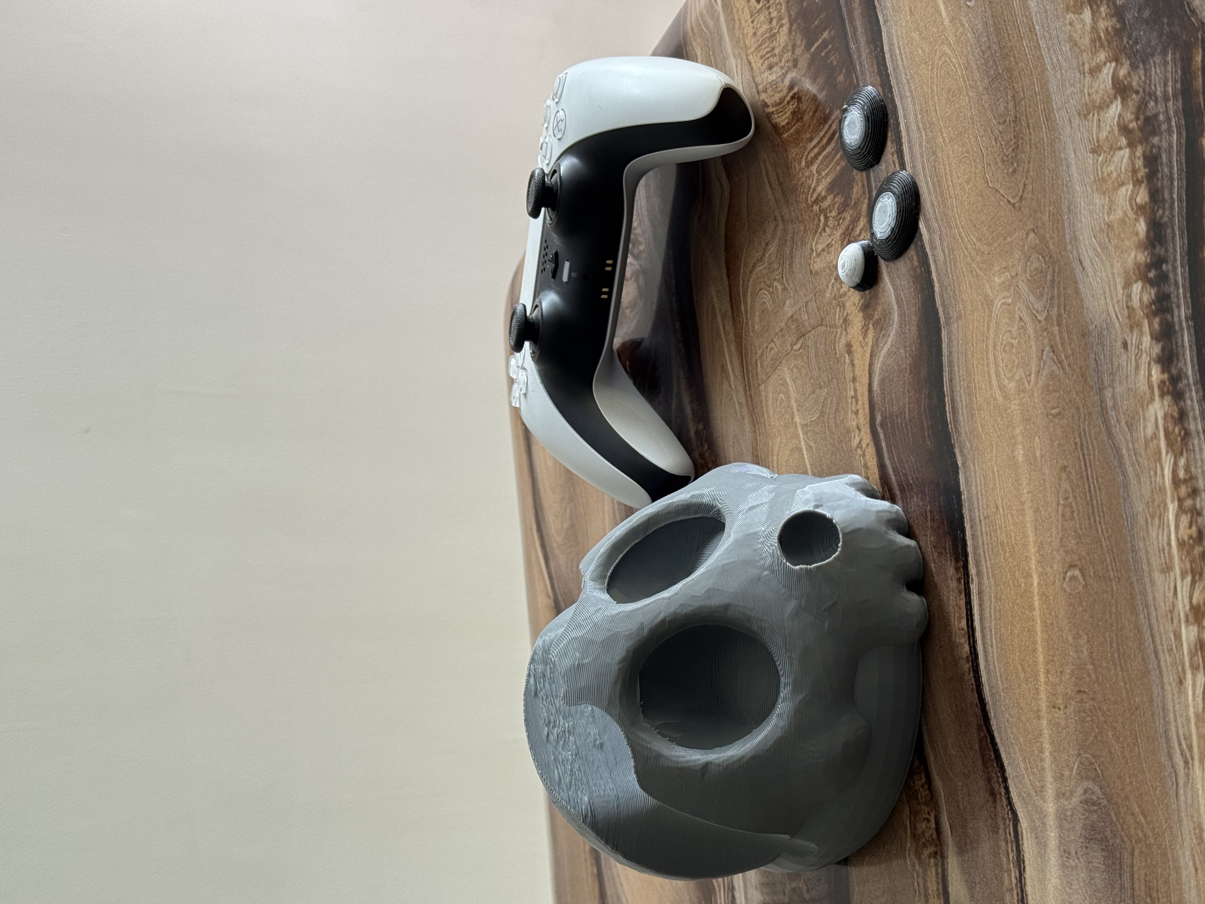 Miniatura 2 do modelo 3D Dogskull PS5 Controller Stand