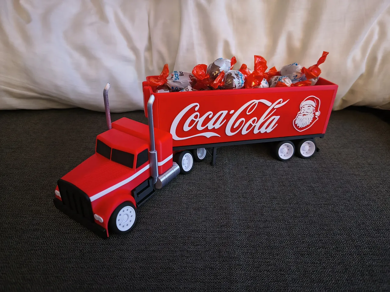 Tooned Semi truck - Xmas edition view 3