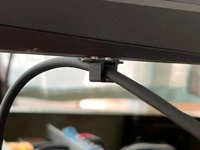 Single 4mm channel cable router