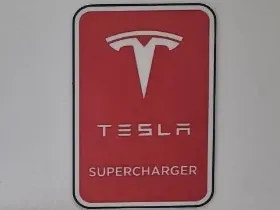 Cartel Tesla Supercharger