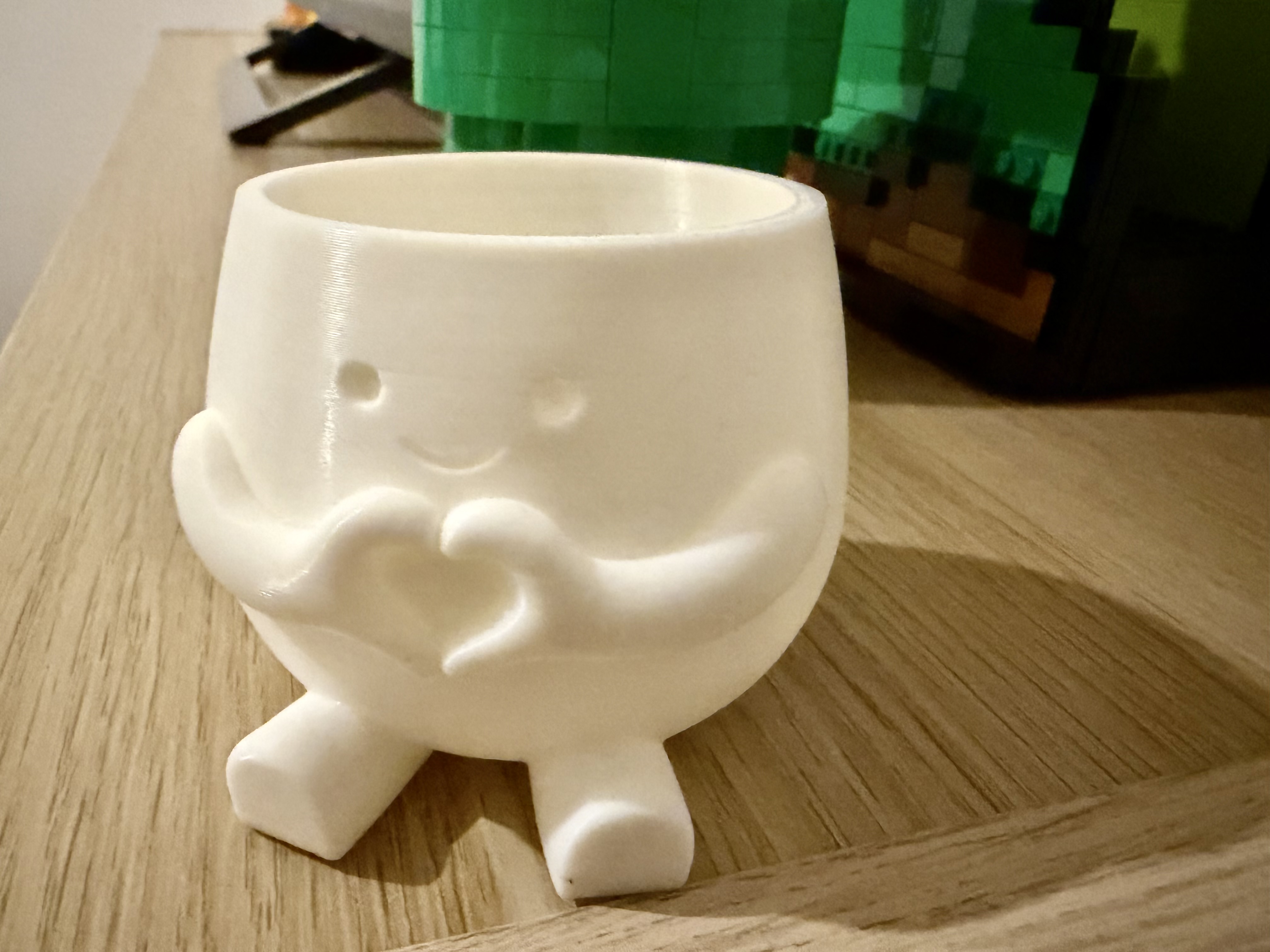 Miniatura 4 do modelo 3D "Hearty" Pot - Cute Heart-Hands Decor